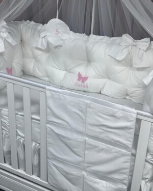 PEPPIbambini ROYAL White Sarah Baby-Bettwaren, 11-teilig, Bettwäsche, 100% Baumwolle mit Stickerei + Moskitonetz – Bild 5