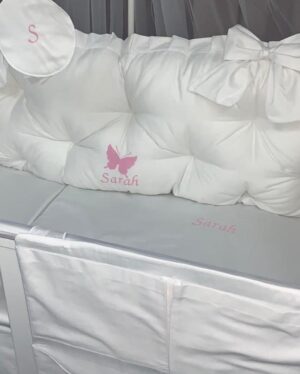 PEPPIbambini ROYAL White Sarah Baby-Bettwaren, 11-teilig, Bettwäsche, 100% Baumwolle mit Stickerei + Moskitonetz – Bild 4