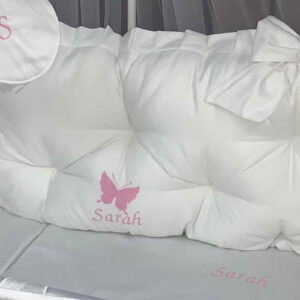 PEPPIbambini ROYAL White Sarah Baby-Bettwaren, 11-teilig, Bettwäsche, 100% Baumwolle mit Stickerei + Moskitonetz – Bild 2